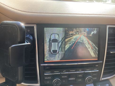 Used 2014 Porsche Panamera 4 image 21