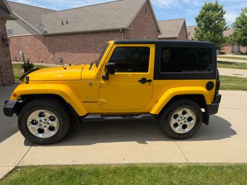 Used 2015 Jeep Wrangler Sahara w/ Dual Top Group AWD/4WD image 1