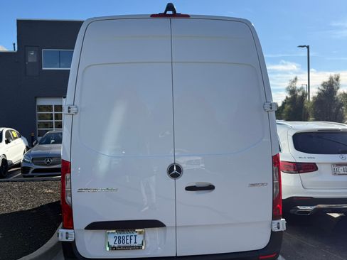 Used 2021 Mercedes-Benz Sprinter 2500 image 16