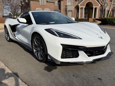 Used 2024 Chevrolet Corvette Z06 w/ Z07 Performance Package image 13