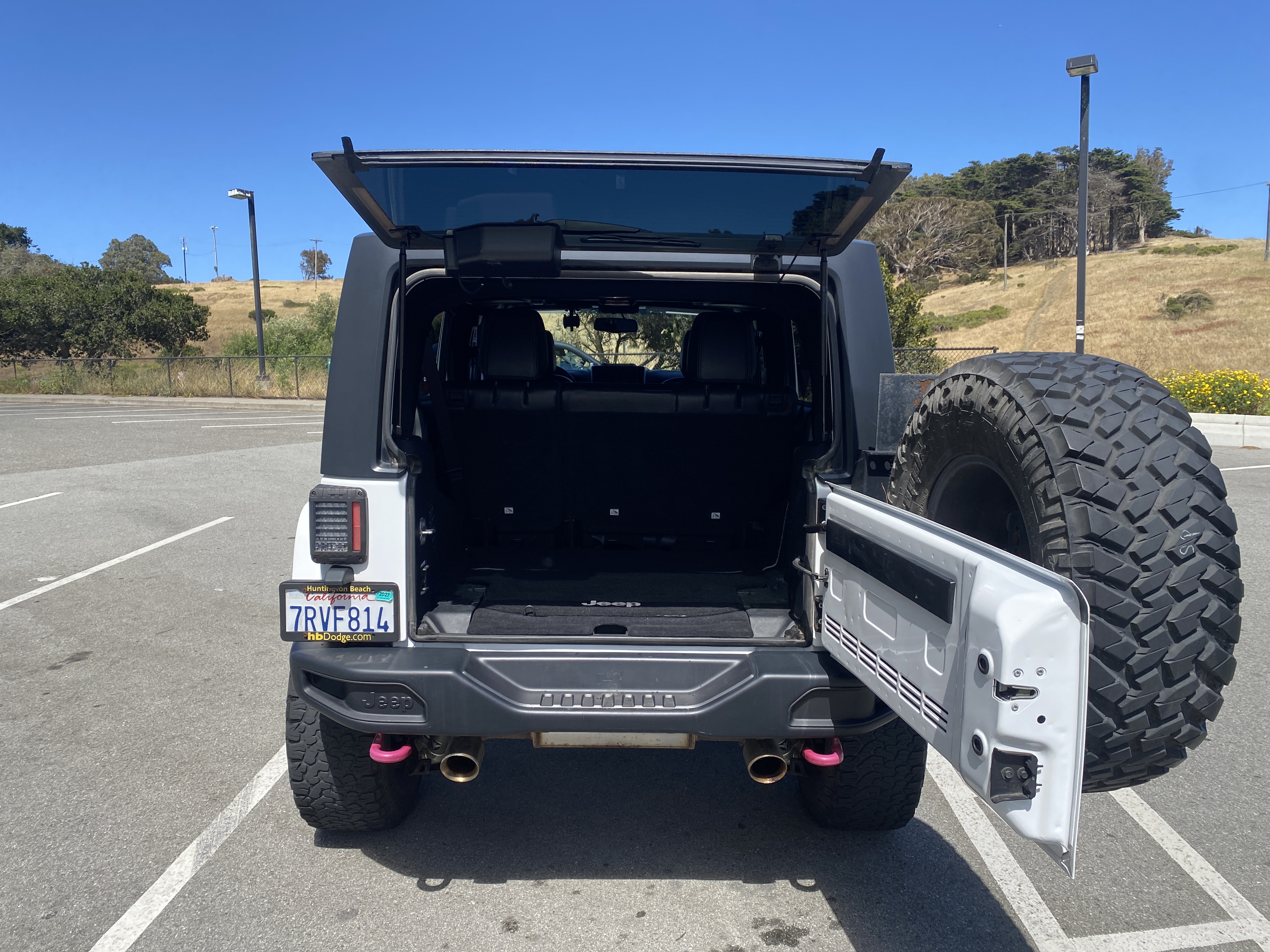 Used 2016 Jeep Wrangler Unlimited Rubicon w/ Connectivity Group AWD/4WD image 5