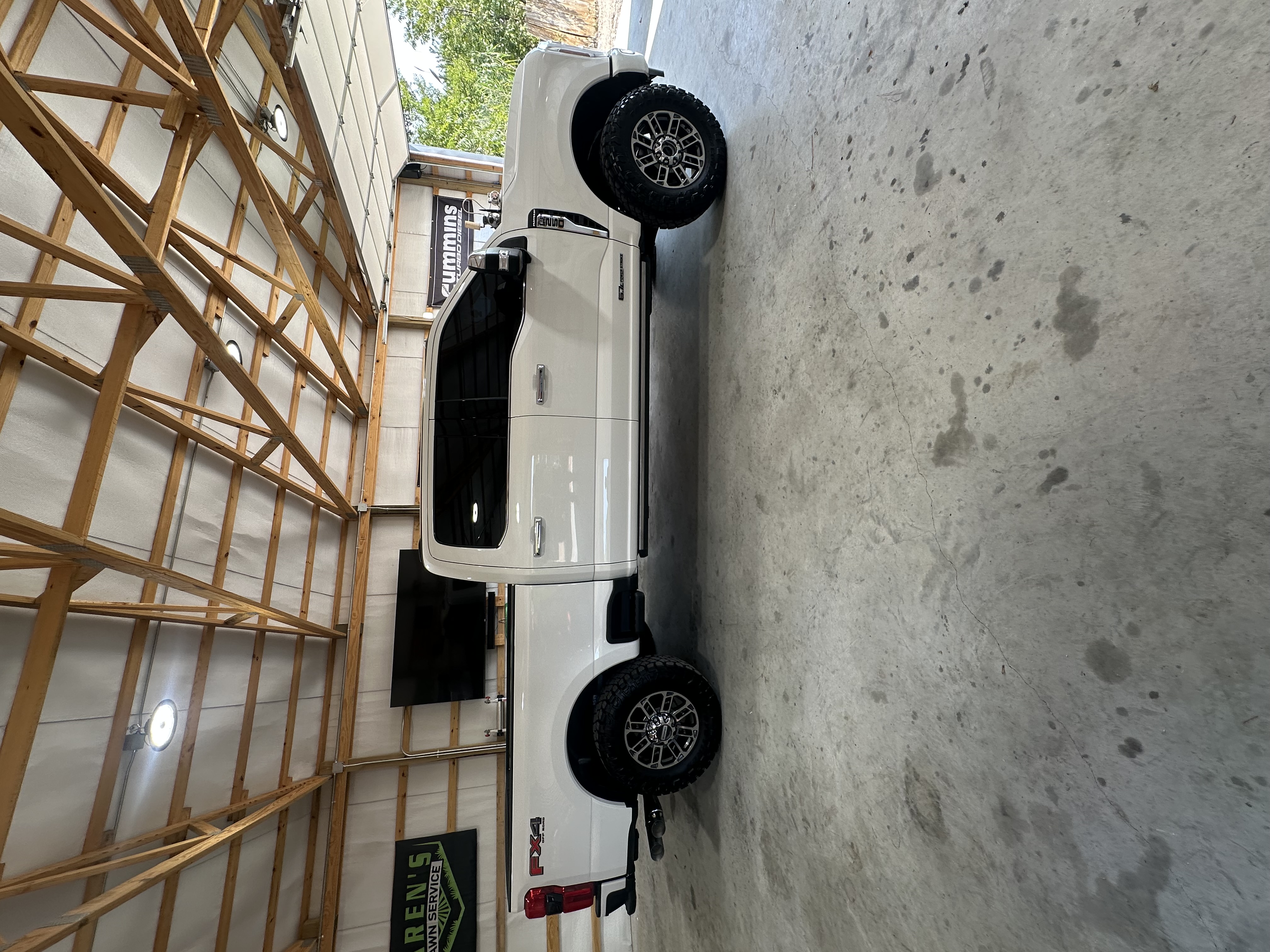Used 2024 Ford F250 Platinum w/ FX4 Off-Road Package AWD/4WD image 2
