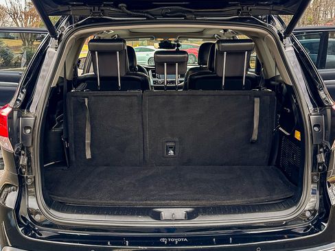 Used 2017 Toyota Highlander Limited Platinum image 9