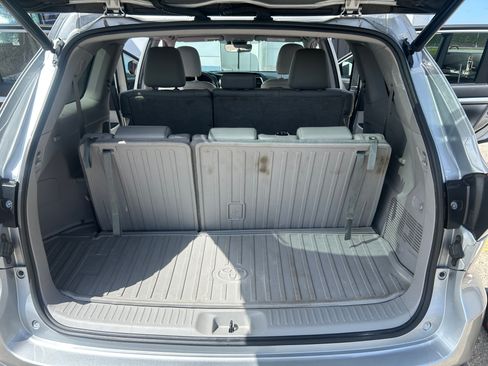 Used 2019 Toyota Highlander XLE image 2