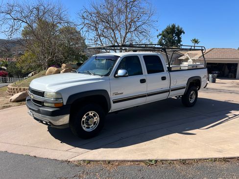 Used 2002 Chevrolet Silverado 2500 LS w/ Off-Road Skid Plate Pkg image 1