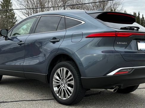 Used 2021 Toyota Venza XLE w/ Softex Package image 4