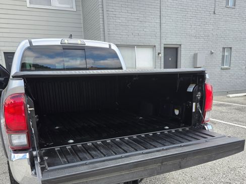 Used 2019 Toyota Tacoma TRD Off-Road image 5