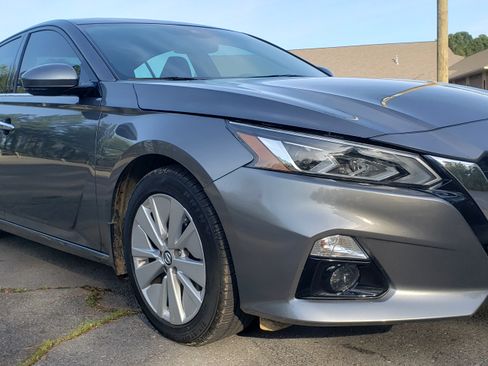 Used 2020 Nissan Altima 2.5 SV image 9