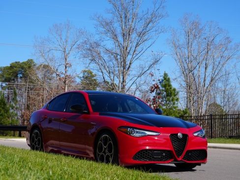 Used 2023 Alfa Romeo Giulia Veloce image 1