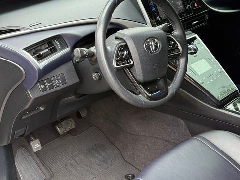 Used 2017 Toyota Mirai FWD image 12