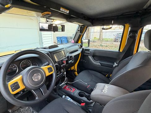 Used 2015 Jeep Wrangler Unlimited Sport image 12