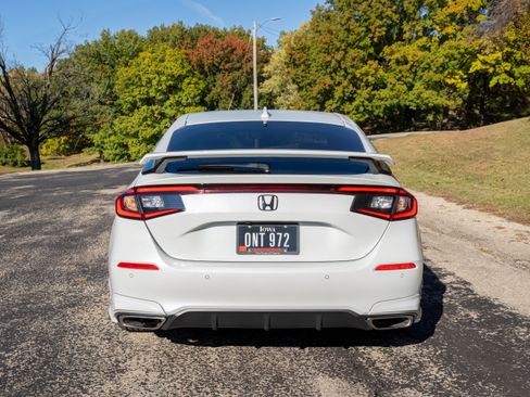 Used 2024 Honda Civic Sport Touring image 4