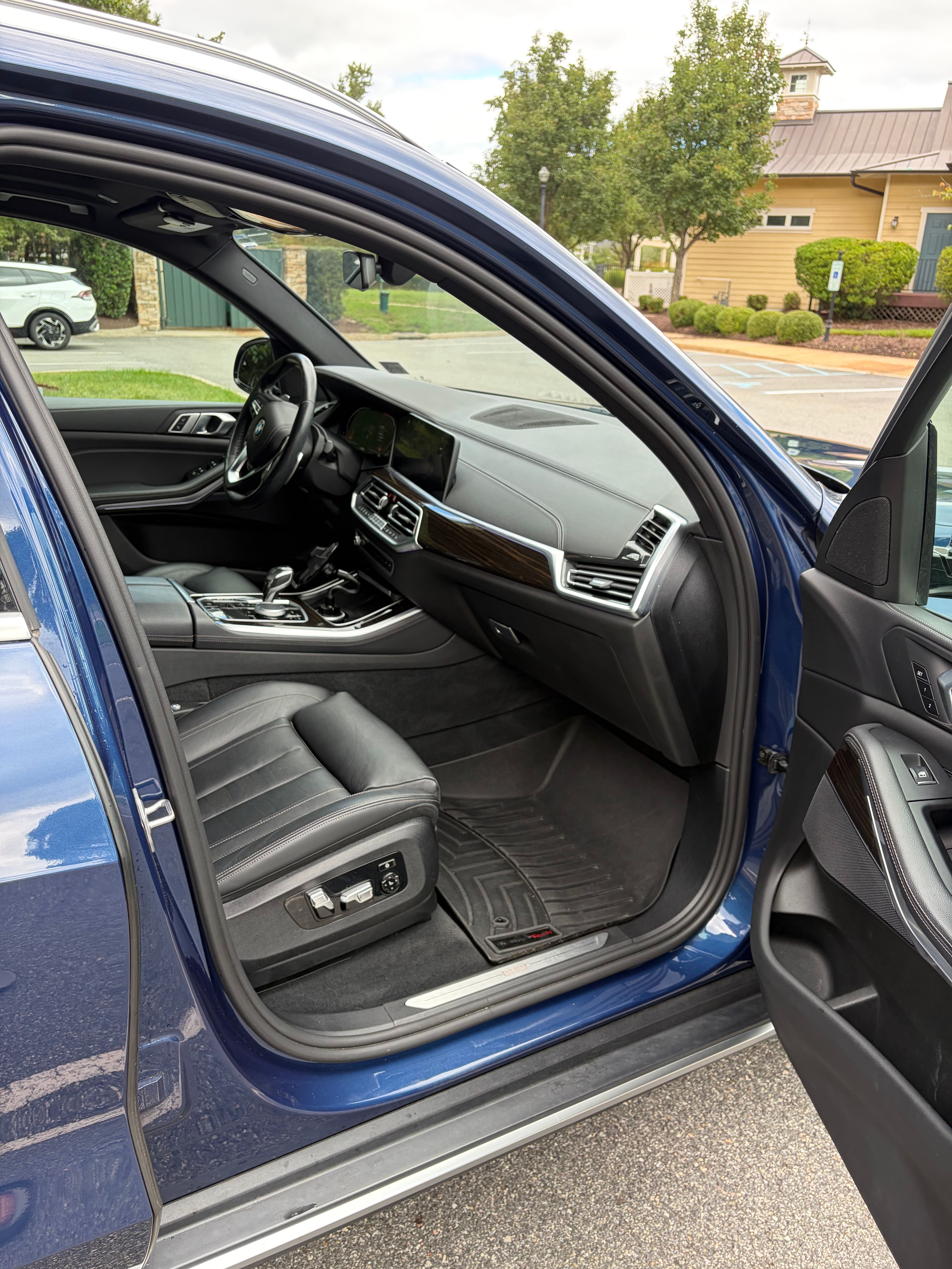 Used 2020 BMW X5 xDrive40i w/ Convenience Package AWD/4WD image 6