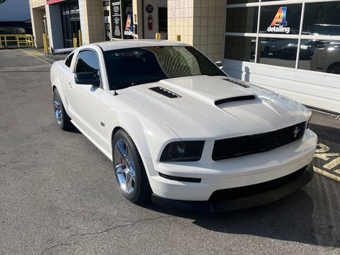 Used 2007 Ford Mustang GT image 2