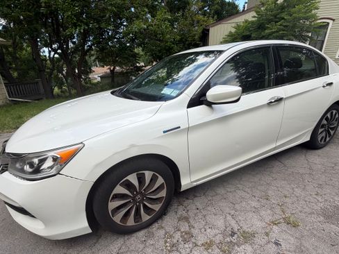 Used 2017 Honda Accord EX-L image 6