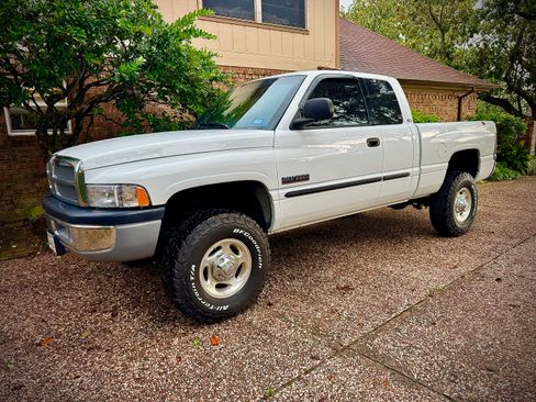 Used 2001 Dodge Ram 2500 Truck 4x4 Quad Cab image 1