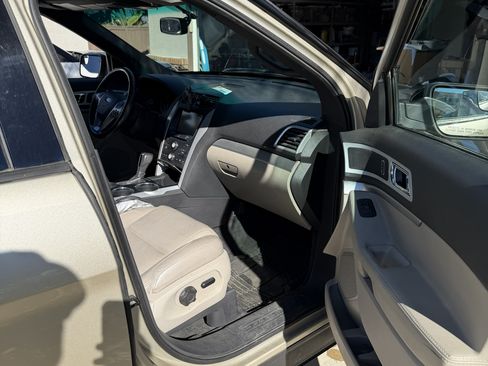 Used 2011 Ford Explorer XLT image 11