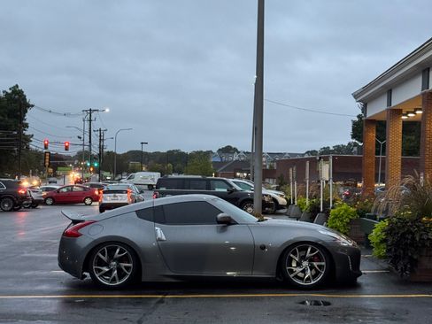 Used 2013 Nissan 370Z Touring w/ Sport Pkg image 9