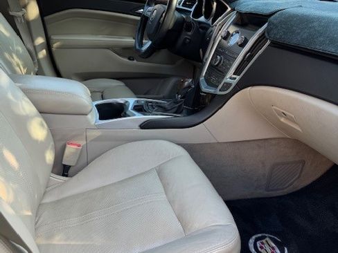 Used 2010 Cadillac SRX Luxury image 15