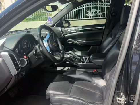 Used 2016 Porsche Cayenne AWD/4WD image 4