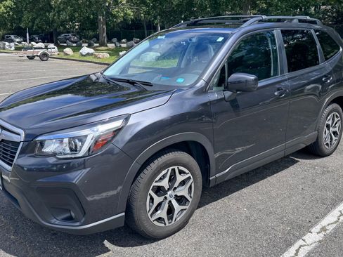 Used 2019 Subaru Forester Premium AWD/4WD image 2