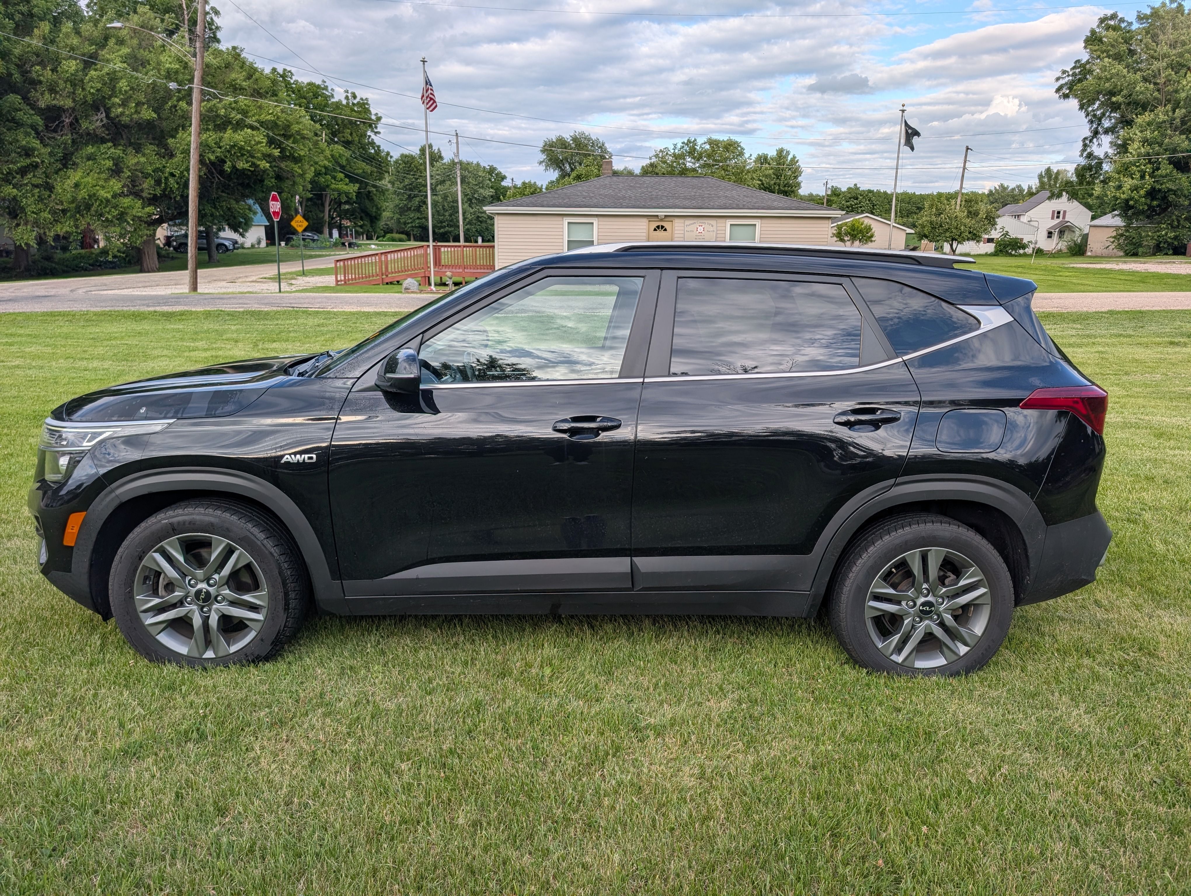 Used 2022 Kia Seltos S AWD/4WD image 1