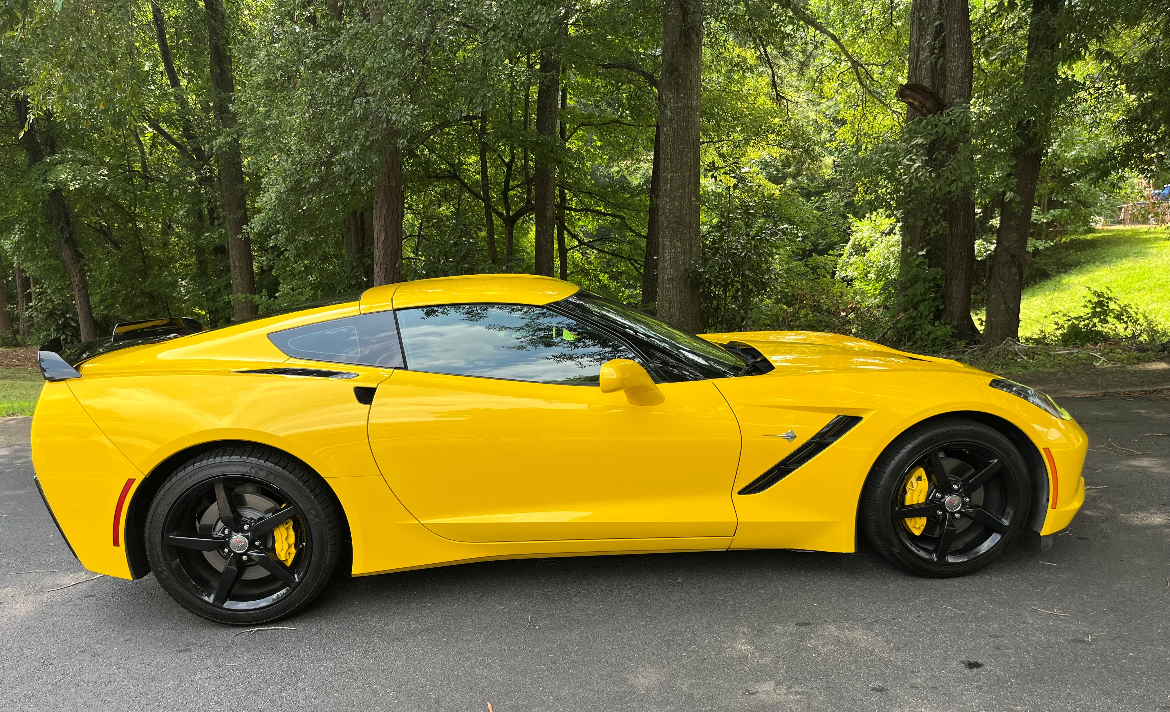 Used 2014 Chevrolet Corvette Stingray Coupe w/ 2LT Preferred Equipment Group RWD image 8