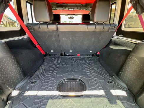 Used 2018 Jeep Wrangler Unlimited Rubicon image 15