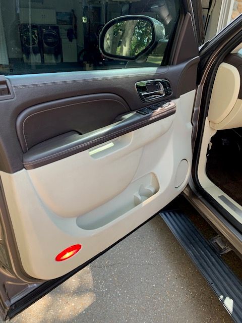 Used 2012 Cadillac Escalade Platinum AWD/4WD image 27