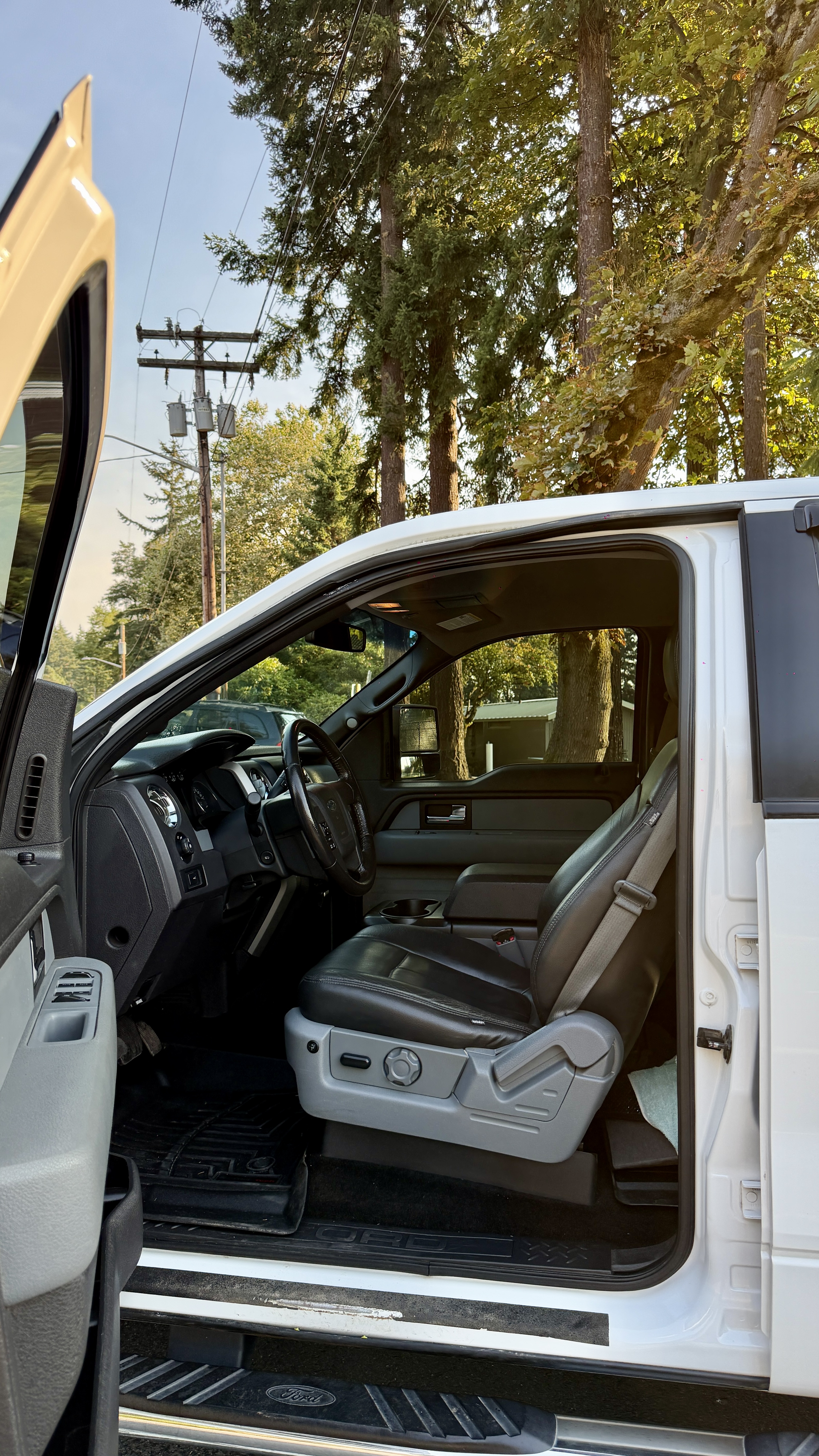 Used 2013 Ford F150 XLT w/ Luxury Equipment Group AWD/4WD image 14