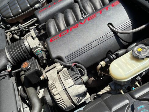 Used 2000 Chevrolet Corvette Convertible w/ Performance Handling Pkg RWD image 12