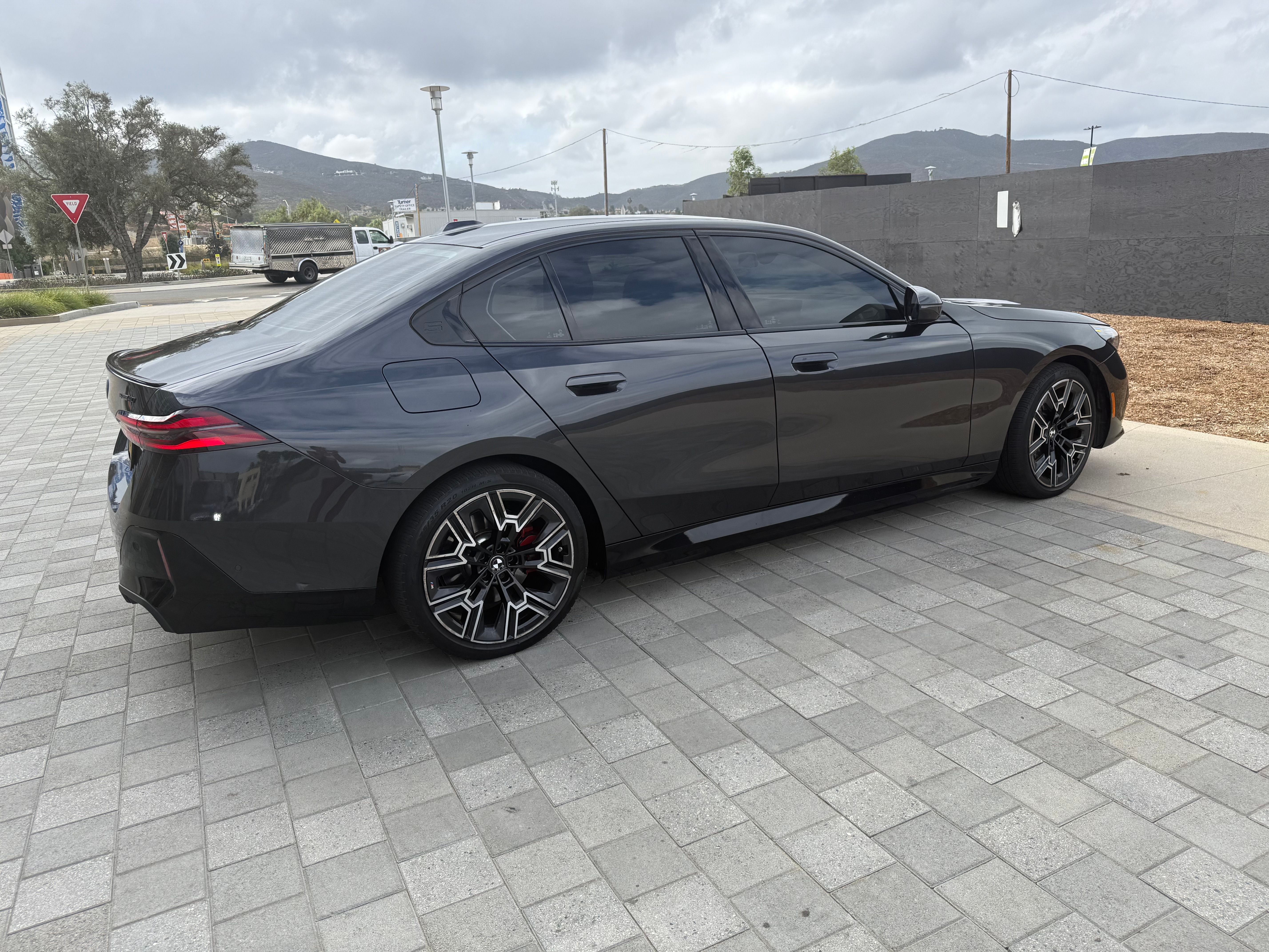 Used 2026 BMW i5 eDrive40 w/ M Sport Package RWD image 5