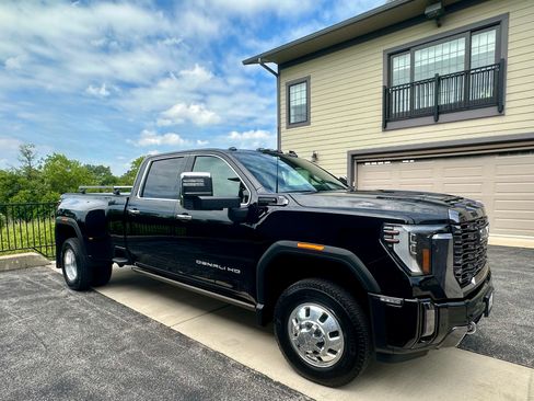 Used 2024 GMC Sierra 3500 Denali Ultimate AWD/4WD image 23