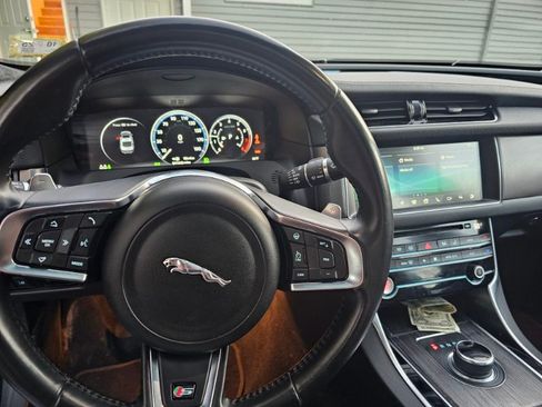 Used 2020 Jaguar XF S image 12