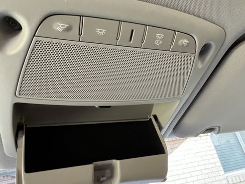 Used 2016 Nissan Rogue SV w/ SV Premium Package image 30