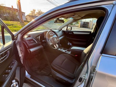Used 2017 Subaru Outback 2.5i Premium image 18