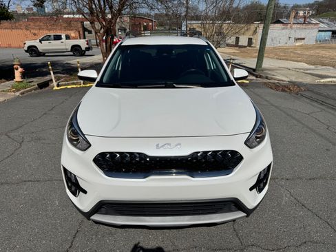 Used 2022 Kia Niro LXS image 2