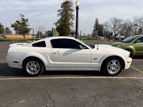 Used 2007 Ford Mustang GT RWD image 2