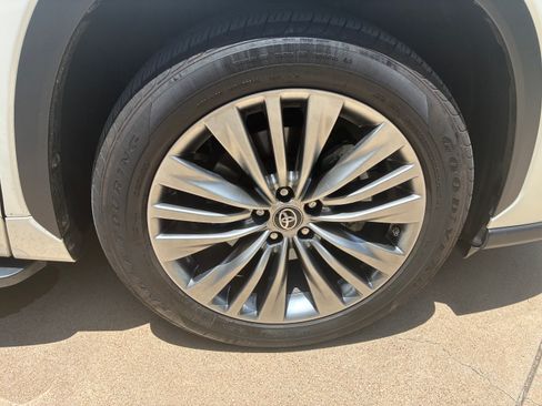 Used 2021 Toyota Highlander Platinum FWD image 22