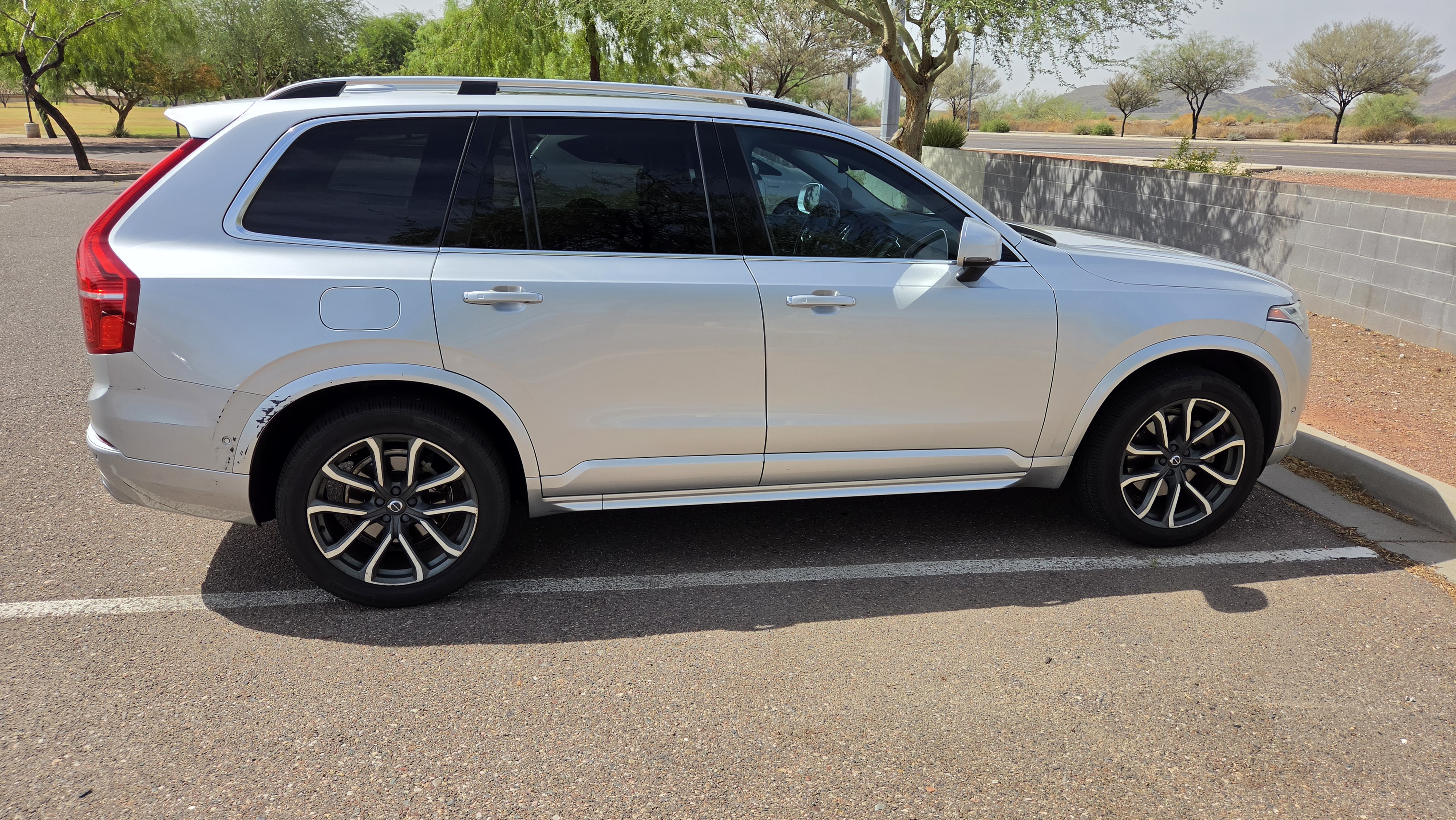 Used 2018 Volvo XC90 T6 Momentum w/ Convenience Package AWD/4WD image 9