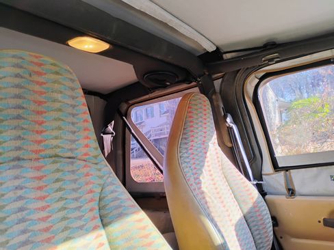 Used 1997 Jeep Wrangler SE image 10