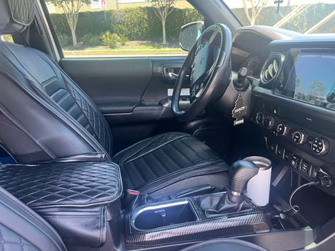 Used 2019 Toyota Tacoma TRD Off-Road w/ Technology Package AWD/4WD image 5