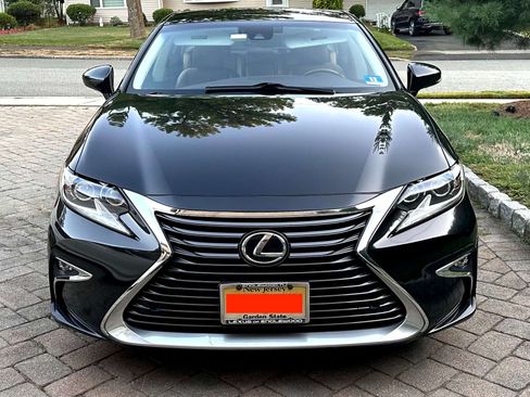 Used 2018 Lexus ES 350 w/ Luxury Package w/Wood Trim image 1