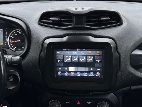 Used 2018 Jeep Renegade Altitude image 5