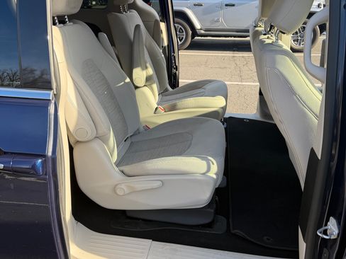 Used 2017 Chrysler Pacifica Touring Plus image 9