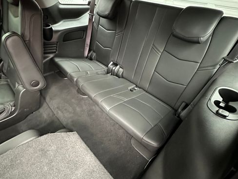 Used 2016 Cadillac Escalade Luxury image 16