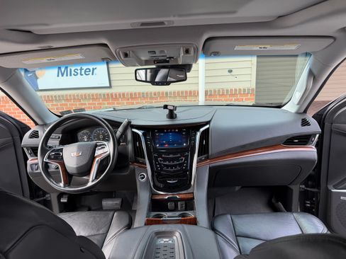 Used 2015 Cadillac Escalade ESV Luxury image 10