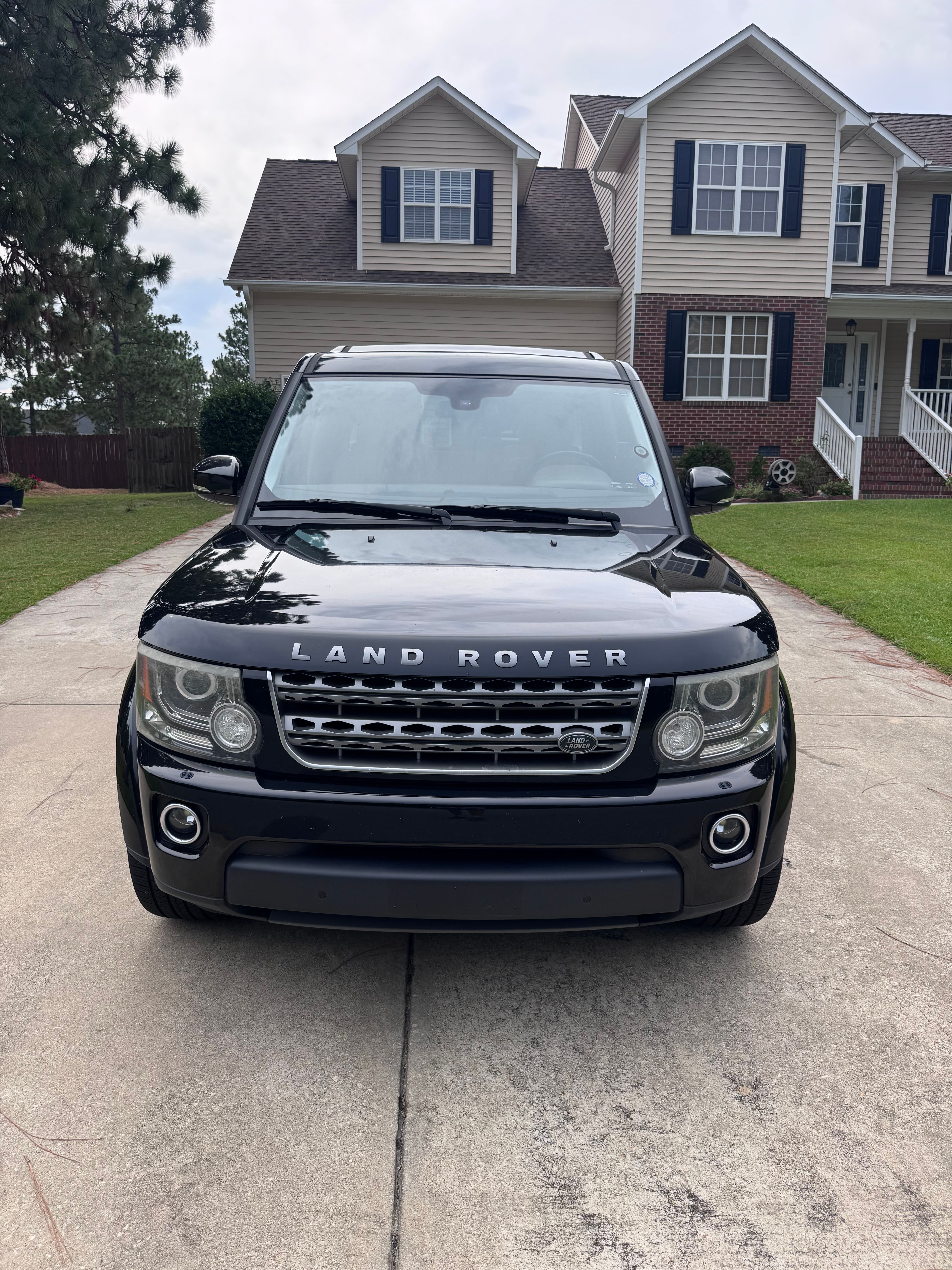 Used 2015 Land Rover LR4 HSE AWD/4WD image 2