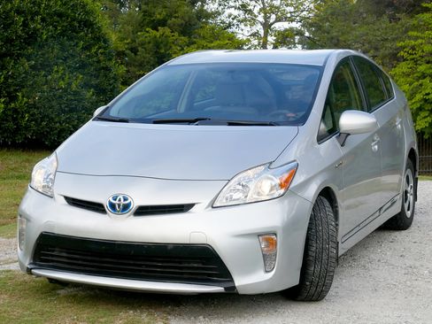 Used 2014 Toyota Prius Four image 2