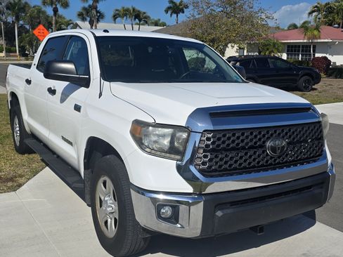 Used 2018 Toyota Tundra SR5 w/ SR5 Upgrade Package image 1